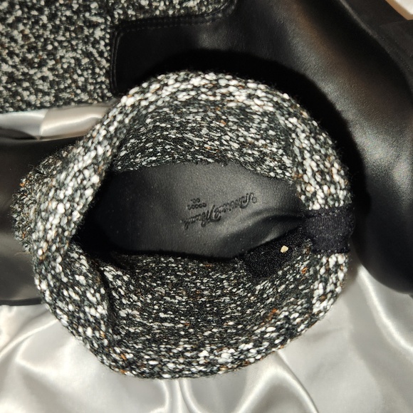 Universal Thread Boots | Size 7.5 - Picture 3 of 5